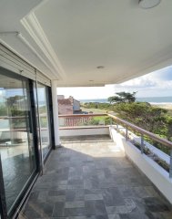 Venta de apartamento frente al mar Punta del Este