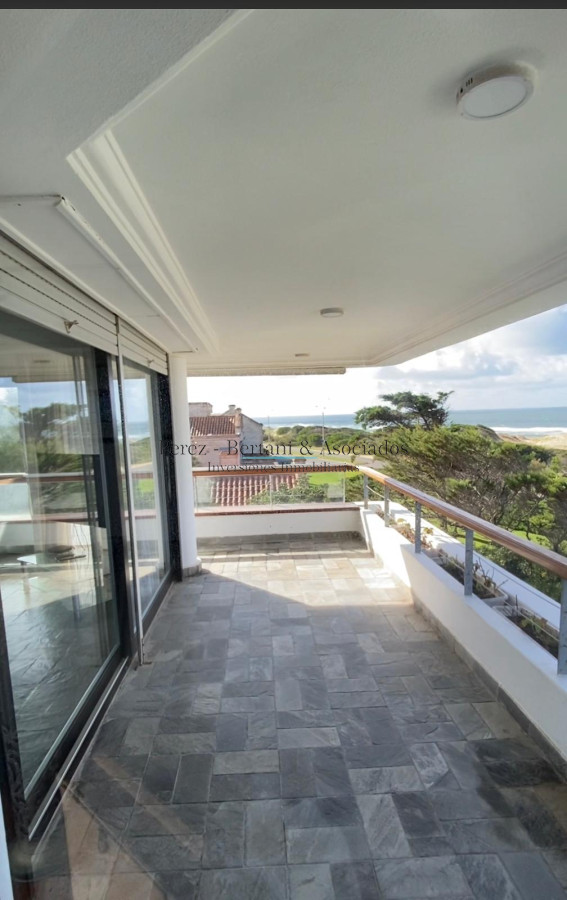 Apartamento ID.1014 -  RINCON DEL INDIO, PRIMERA LINEA CON PARRILLERO