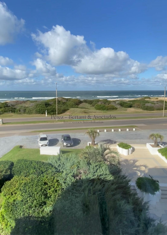 Apartamento ID.1014 -  RINCON DEL INDIO, PRIMERA LINEA CON PARRILLERO