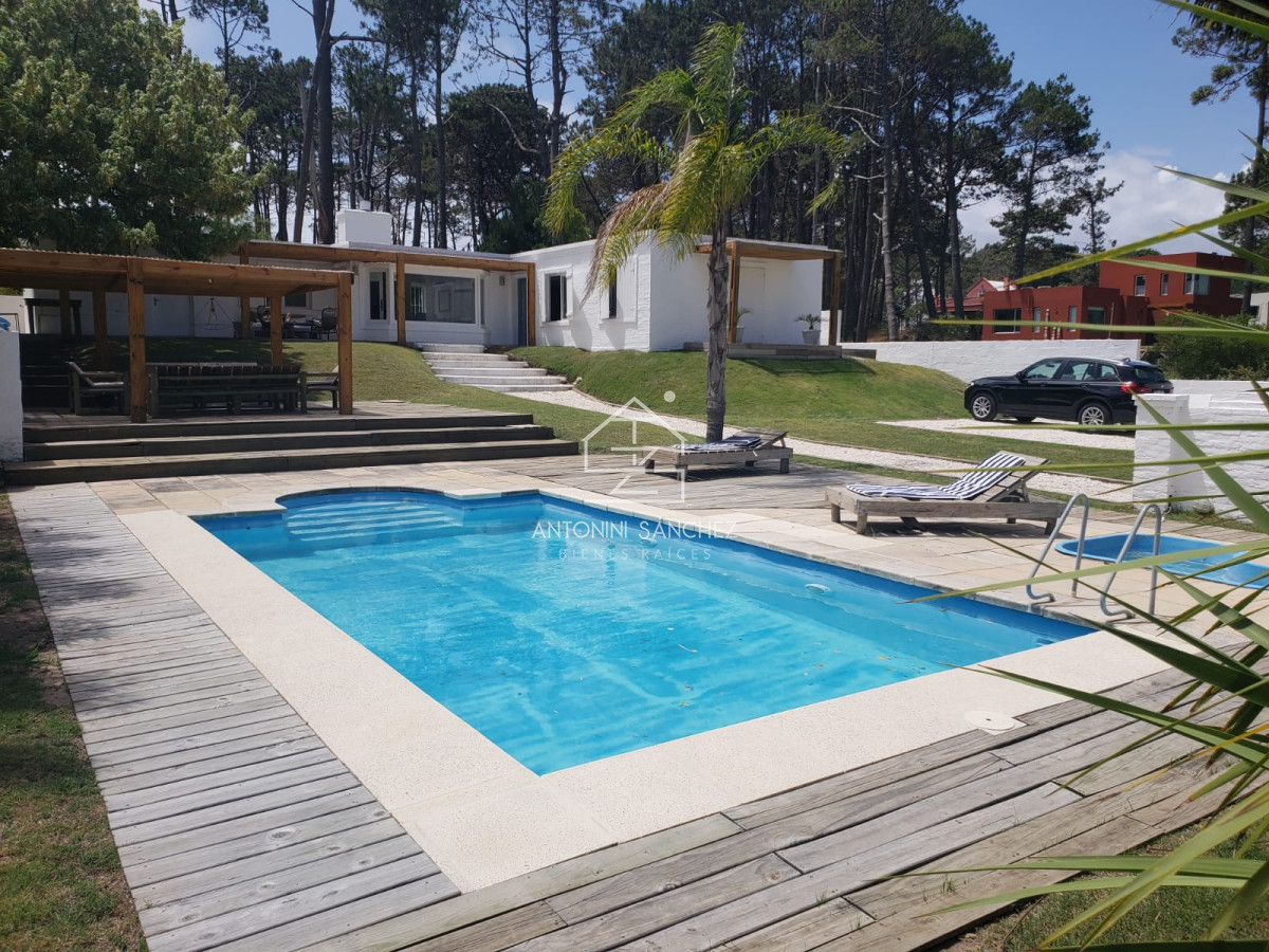 Casa ID.1309 - Casa de 3 dormitorios en venta, Montoya