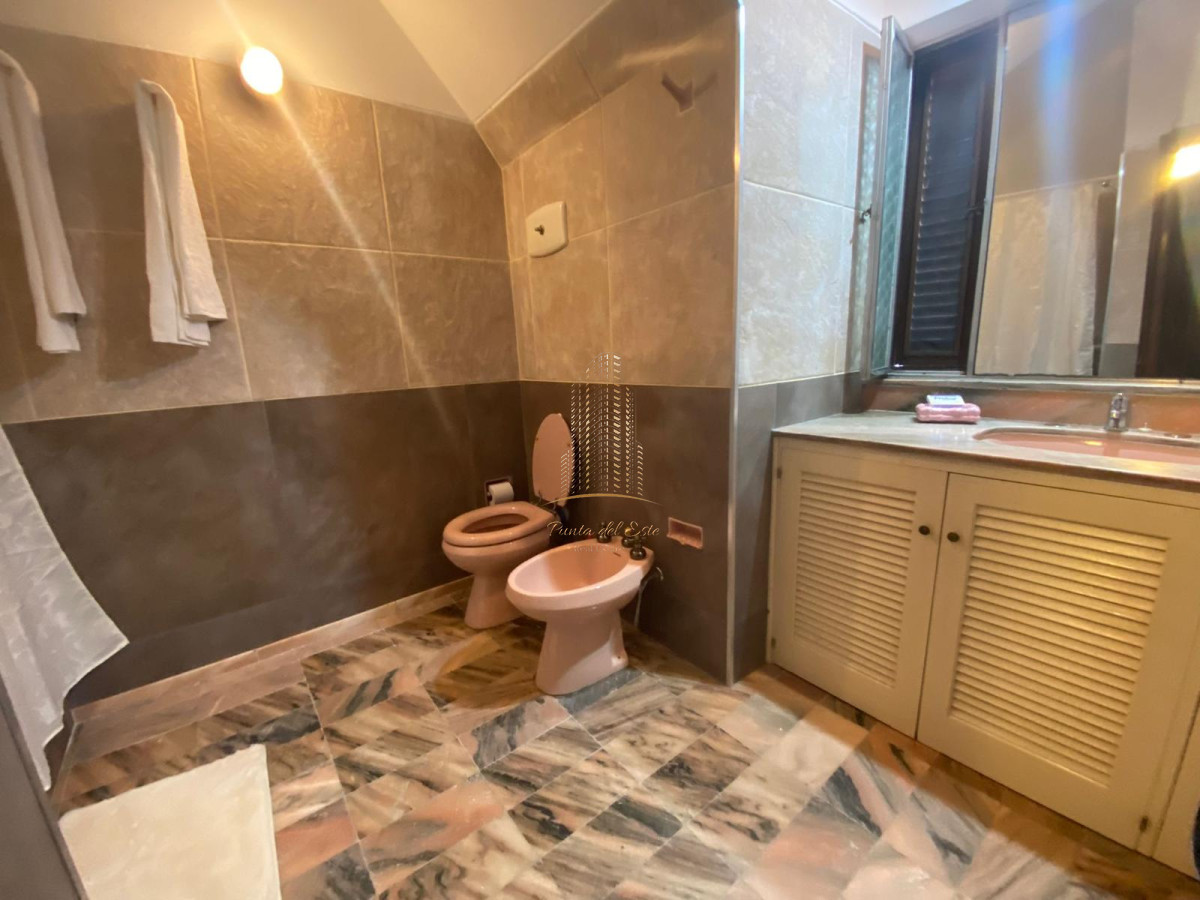 Casa ID.618 - CASA EN ALQUILER TEMPORAL Y VENTA EN MANSA , PUNTA DEL ESTE 4 SUITES PILETA CLIMATIZADA