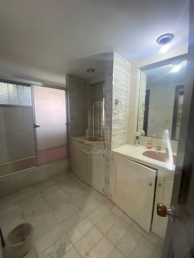 Casa ID.618 - CASA EN ALQUILER TEMPORAL Y VENTA EN MANSA , PUNTA DEL ESTE 4 SUITES PILETA CLIMATIZADA