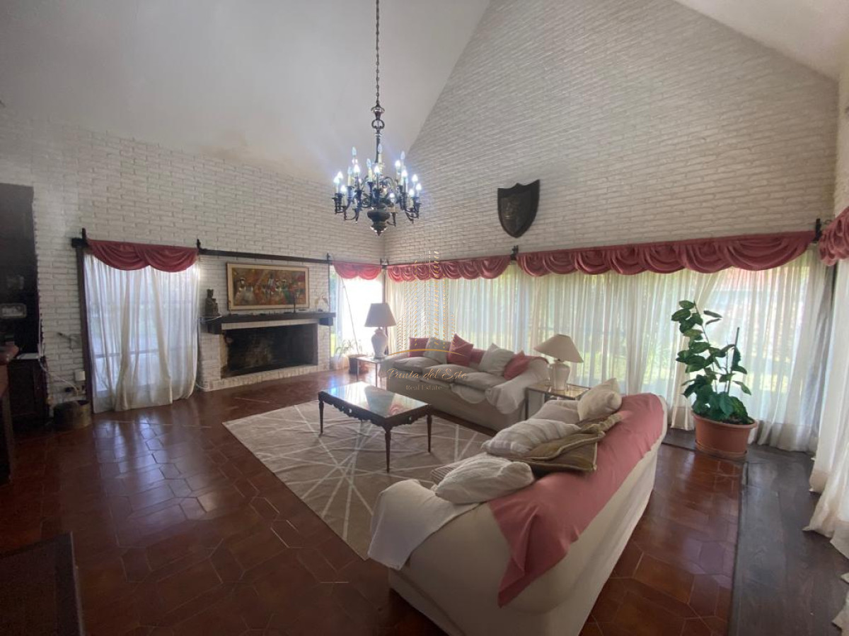Casa ID.618 - CASA EN ALQUILER TEMPORAL Y VENTA EN MANSA , PUNTA DEL ESTE 4 SUITES PILETA CLIMATIZADA