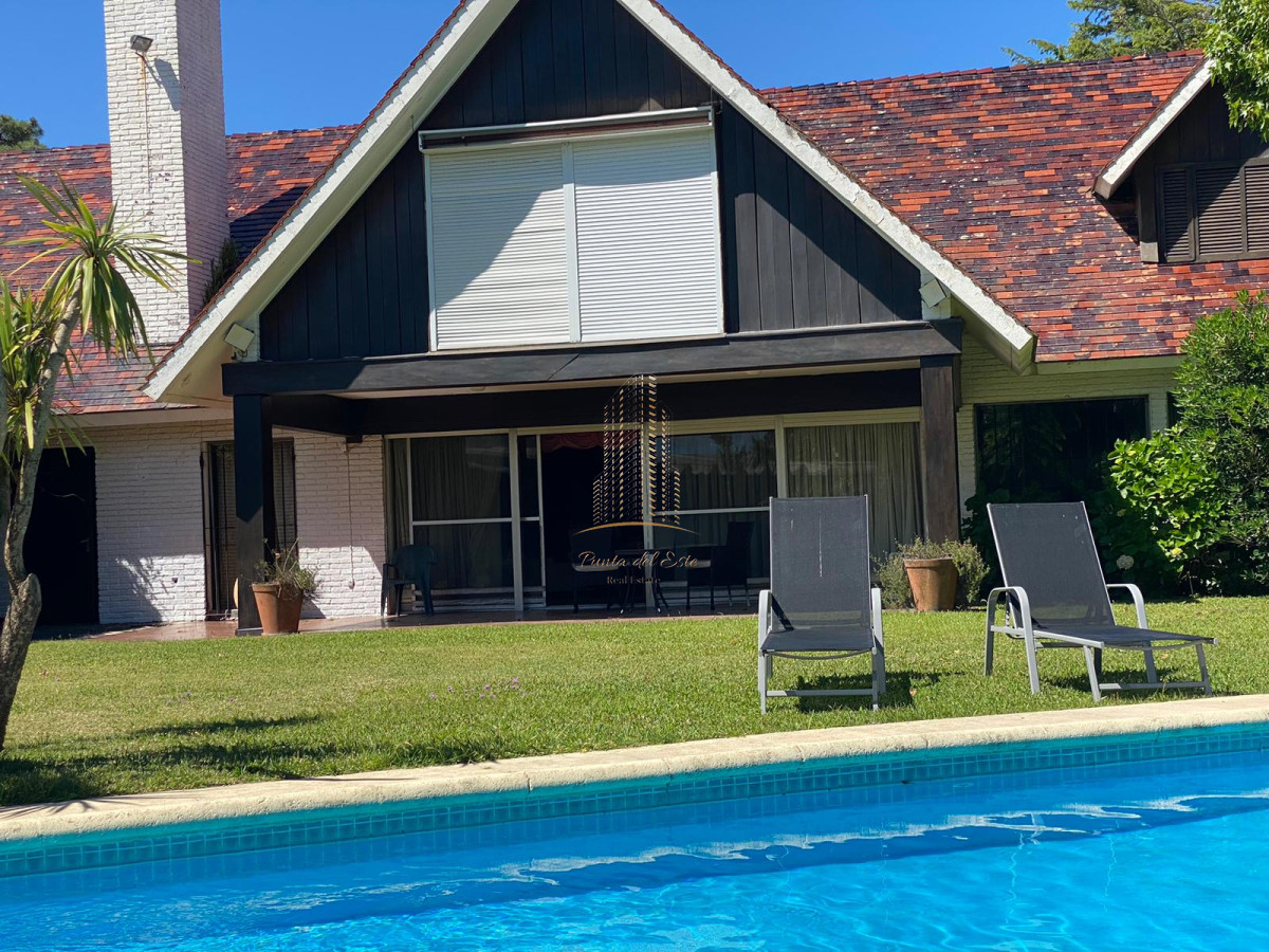 Casa ID.618 - CASA EN ALQUILER TEMPORAL Y VENTA EN MANSA , PUNTA DEL ESTE 4 SUITES PILETA CLIMATIZADA