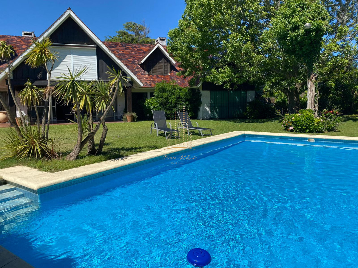 Casa ID.618 - CASA EN ALQUILER TEMPORAL Y VENTA EN MANSA , PUNTA DEL ESTE 4 SUITES PILETA CLIMATIZADA