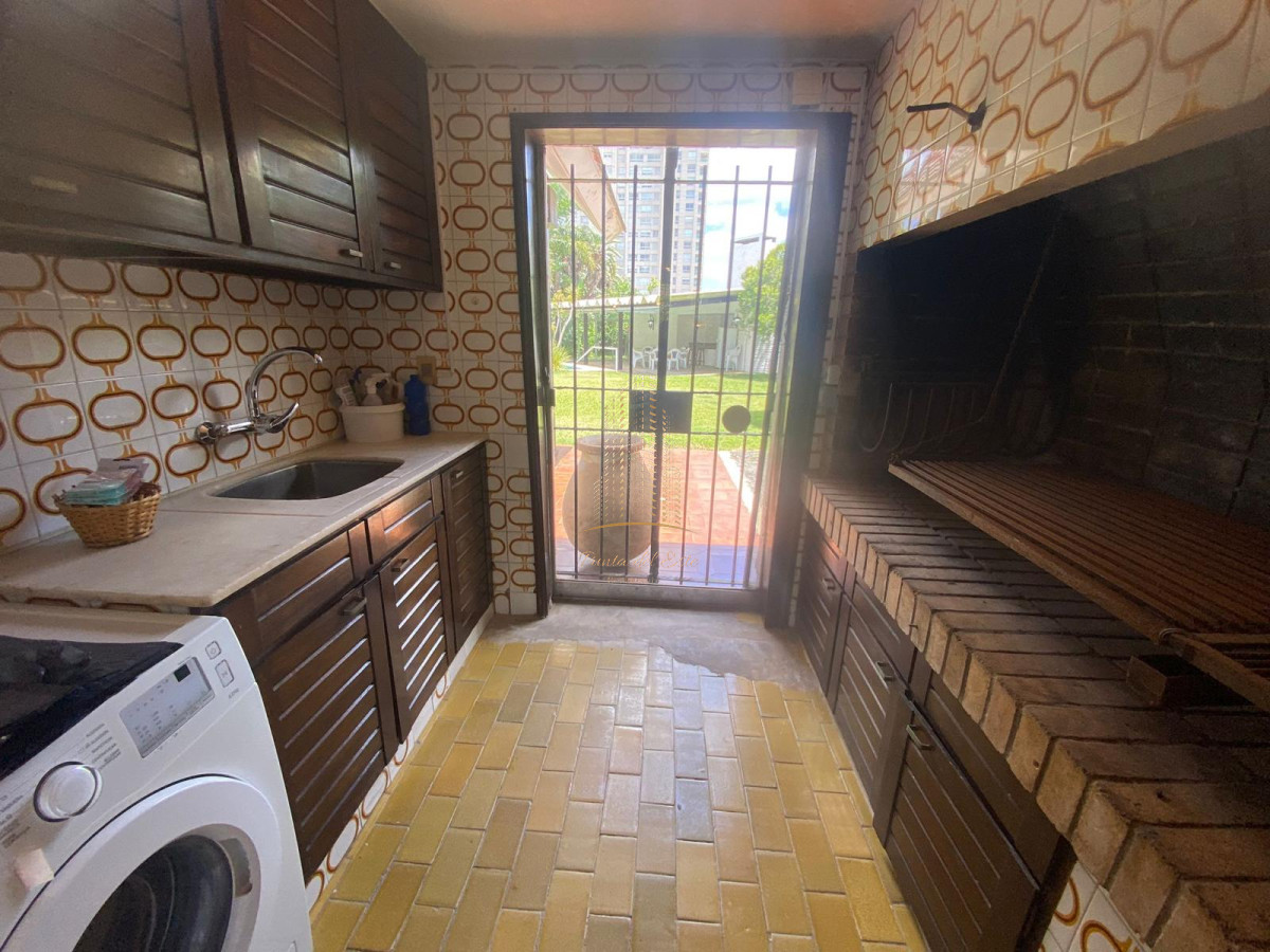 Casa ID.618 - CASA EN ALQUILER TEMPORAL Y VENTA EN MANSA , PUNTA DEL ESTE 4 SUITES PILETA CLIMATIZADA