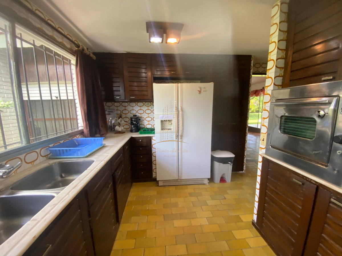 Casa ID.618 - CASA EN ALQUILER TEMPORAL Y VENTA EN MANSA , PUNTA DEL ESTE 4 SUITES PILETA CLIMATIZADA