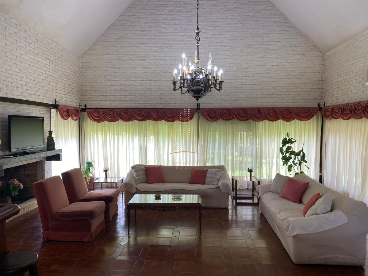 Casa ID.618 - CASA EN ALQUILER TEMPORAL Y VENTA EN MANSA , PUNTA DEL ESTE 4 SUITES PILETA CLIMATIZADA