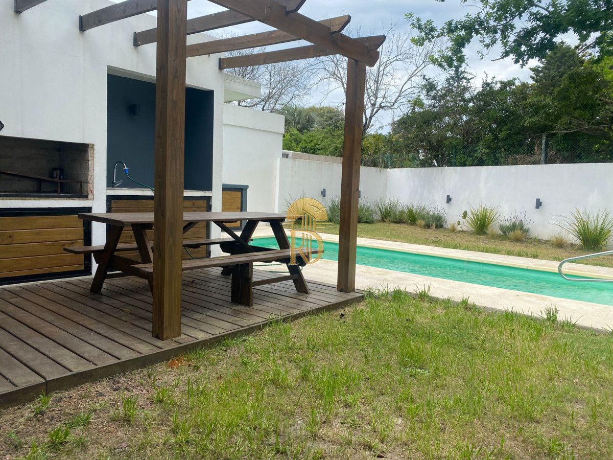 casa para 6 pax a 250mts playa con pileta en Pinares -id-382-5