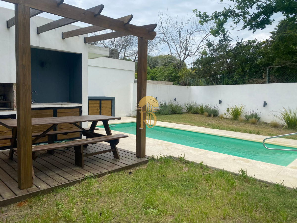 casa para 6 pax a 250mts playa con pileta en Pinares -id-382-4