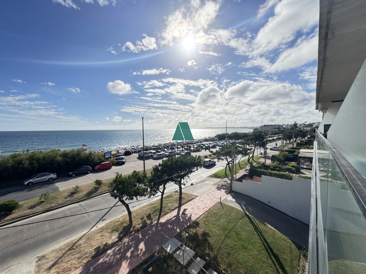 Apartamento ID.136 -  Tu Refugio Frente al Mar en Punta del Este