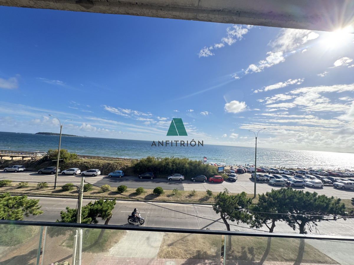 Apartamento ID.136 -  Tu Refugio Frente al Mar en Punta del Este