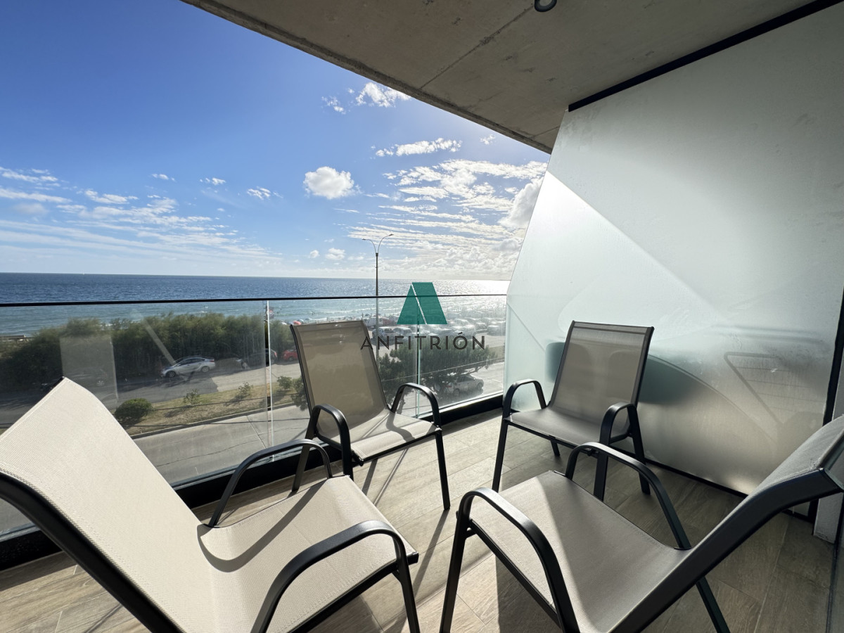 Apartamento ID.136 -  Tu Refugio Frente al Mar en Punta del Este