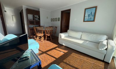 Apartamento en primera fila con vista lateral al mar en Parada 6 Brava