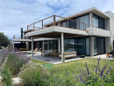 Casa en venta en José Ignacio con vista al mar