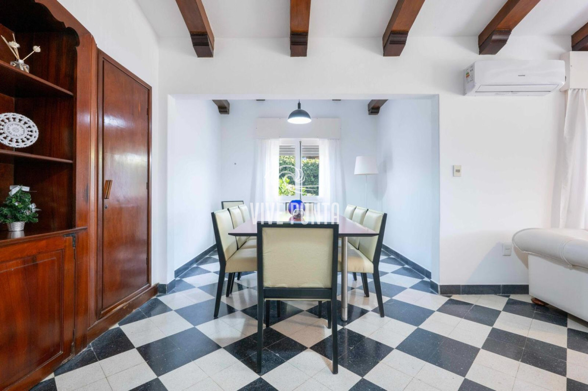Casa ID.874 - Casa en venta y alquiler temporal a metros del mar, Punta del Este