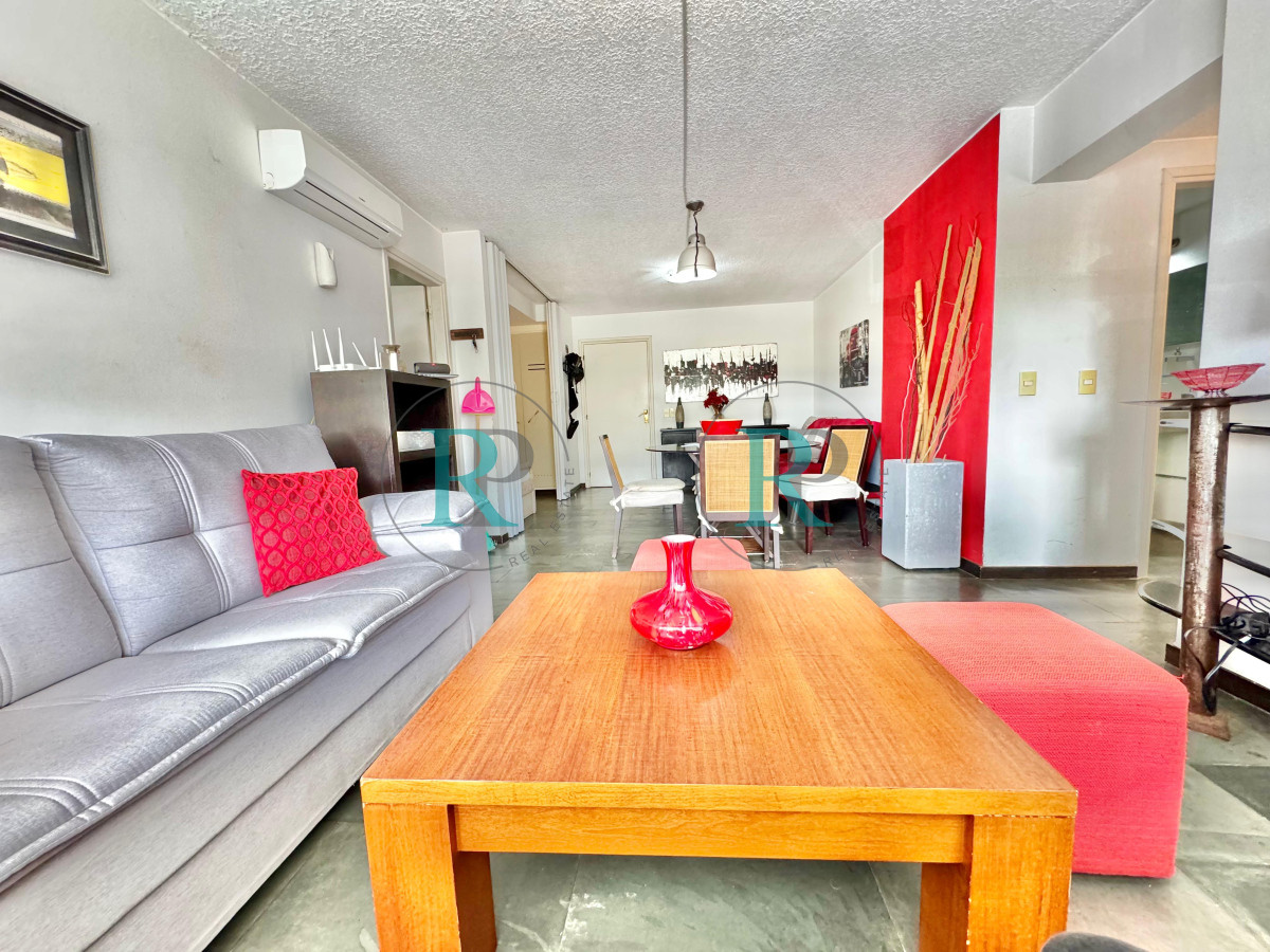 Apartamento ID.2476 - Apartamento en venta dormitorio y medio en Punta del Este
