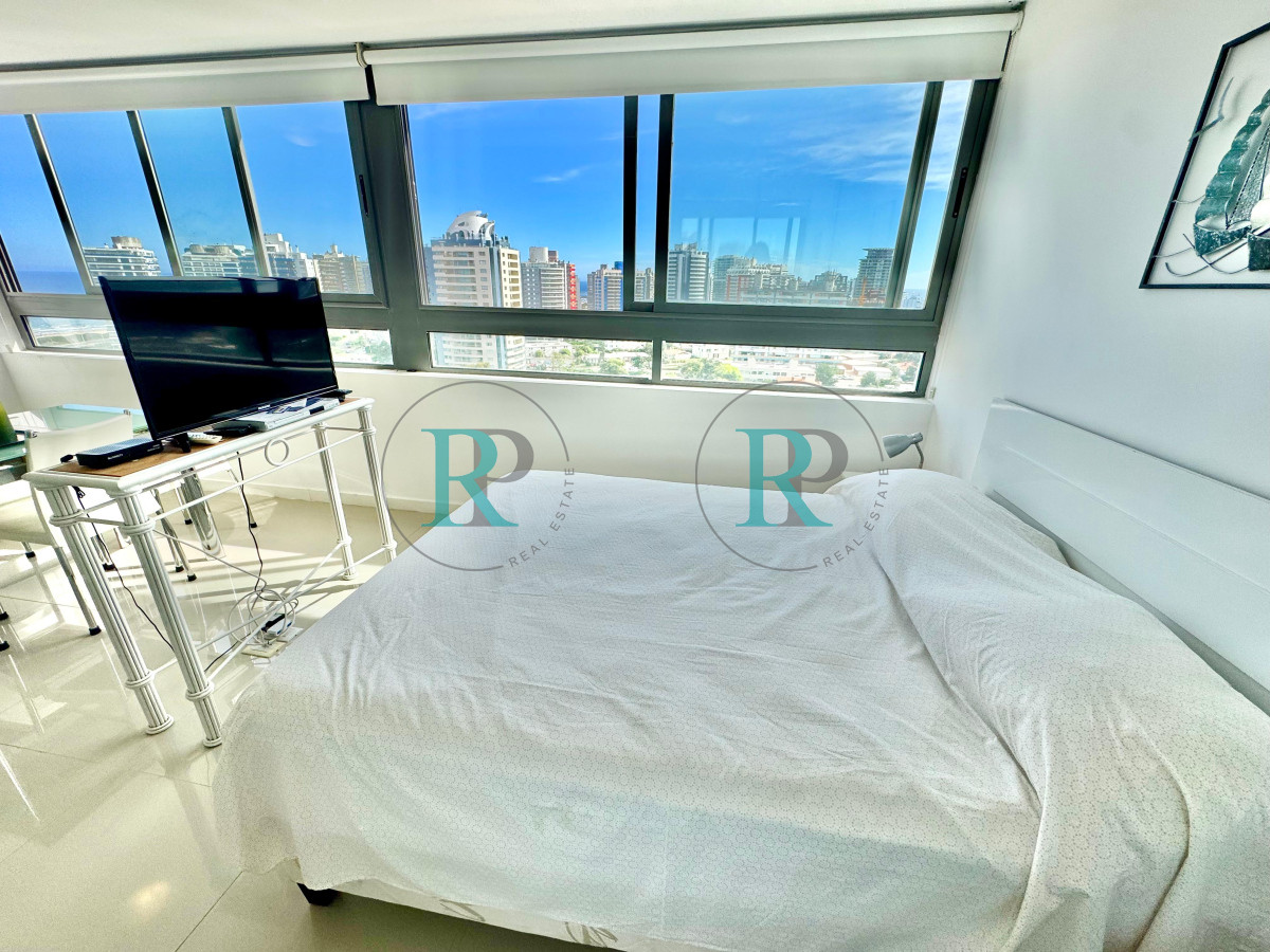 Apartamento ID.2115 - Apartamento en venta a pasos del mar, torre con excelentes servicios