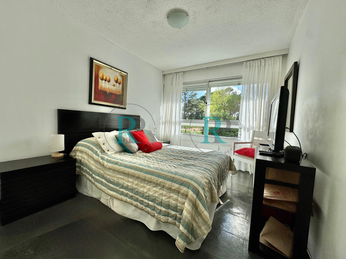 Apartamento ID.2476 - Apartamento en venta dormitorio y medio en Punta del Este