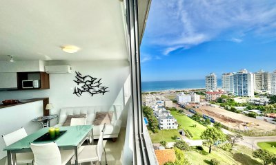 Apartamento en venta a pasos del mar, torre con excelentes servicios
