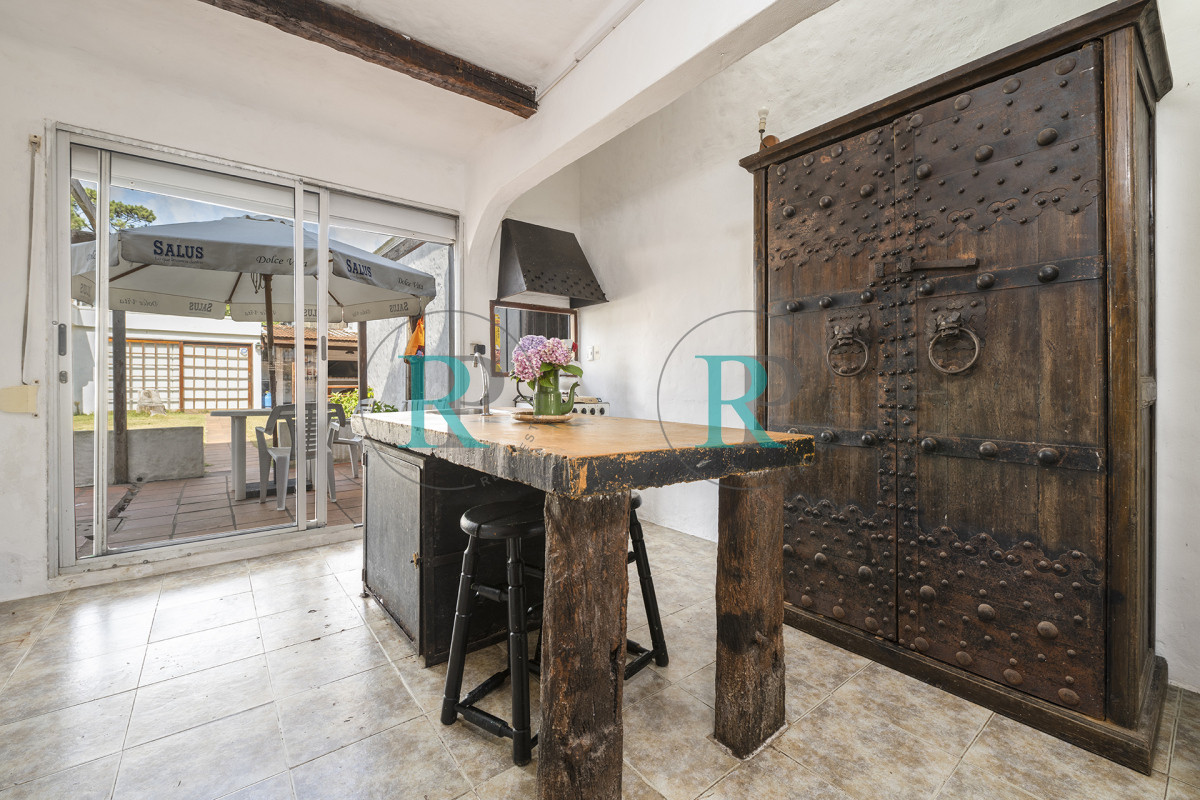 Casa ID.2336 - Casa en venta, 5 dormitorios en Punta del este!