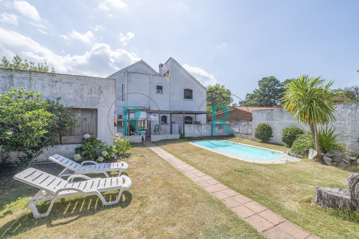 Casa ID.2336 - Casa en venta, 5 dormitorios en Punta del este!