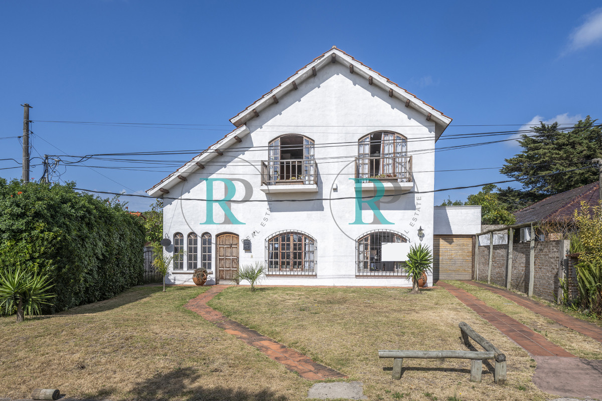 Casa ID.2336 - Casa en venta, 5 dormitorios en Punta del este!