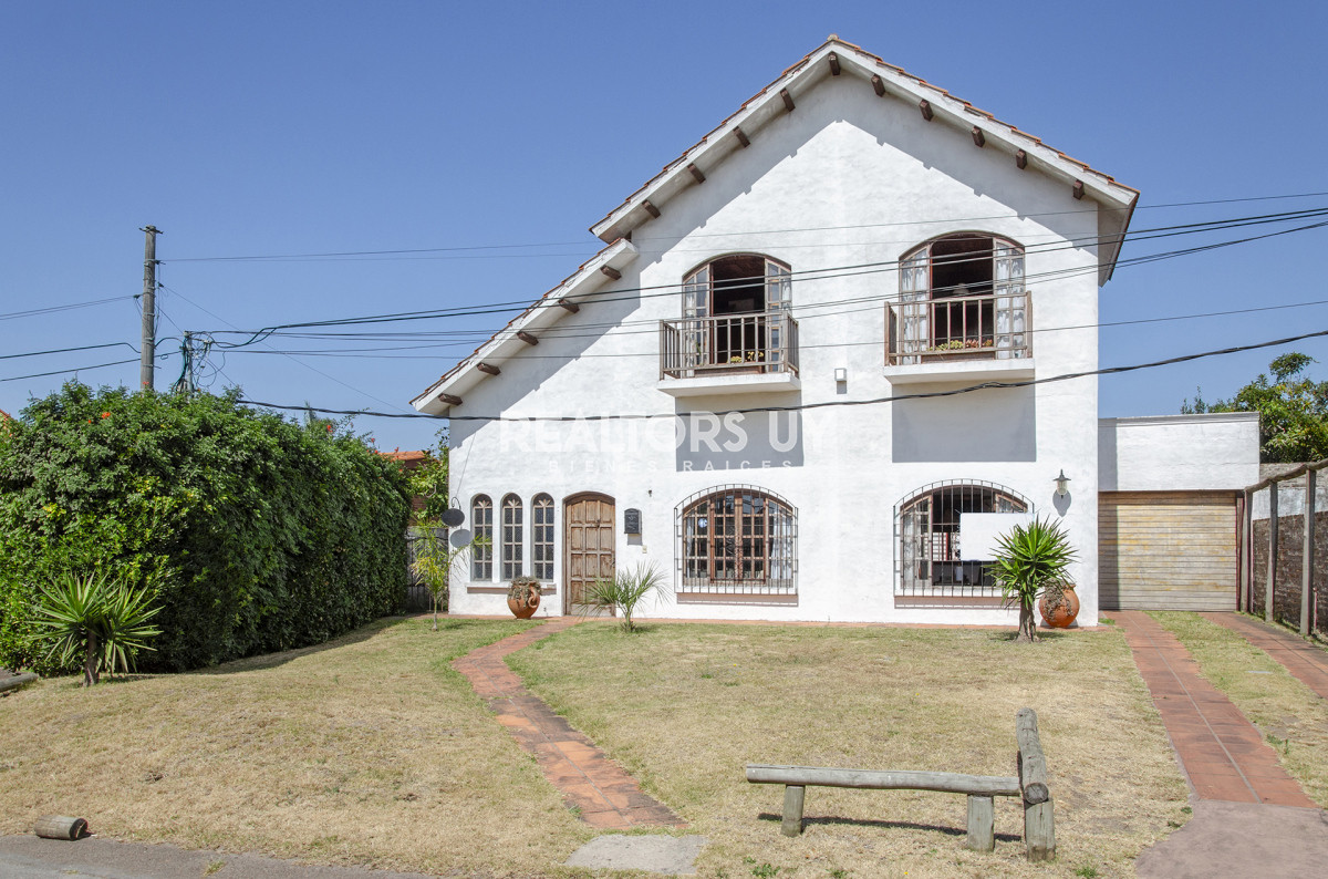 Casa ID.413 - Casa en venta, 5 dormitorios en Punta del este!