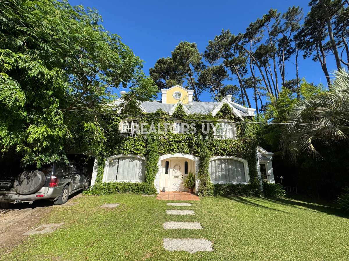 Casa ID.414 - Casa 4 dormitorios en venta y alquiler