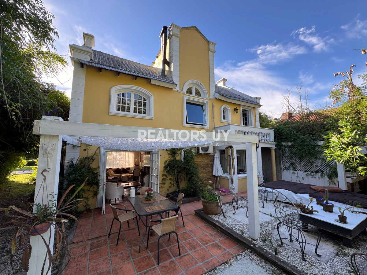 Casa ID.414 - Casa 4 dormitorios en venta y alquiler