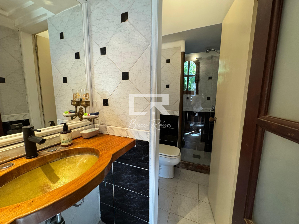 Casa ID.851 - Casa 4 dormitorios en venta y alquiler