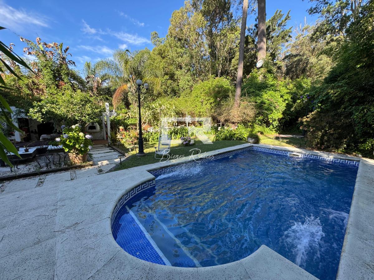 Casa ID.851 - Casa 4 dormitorios en venta y alquiler