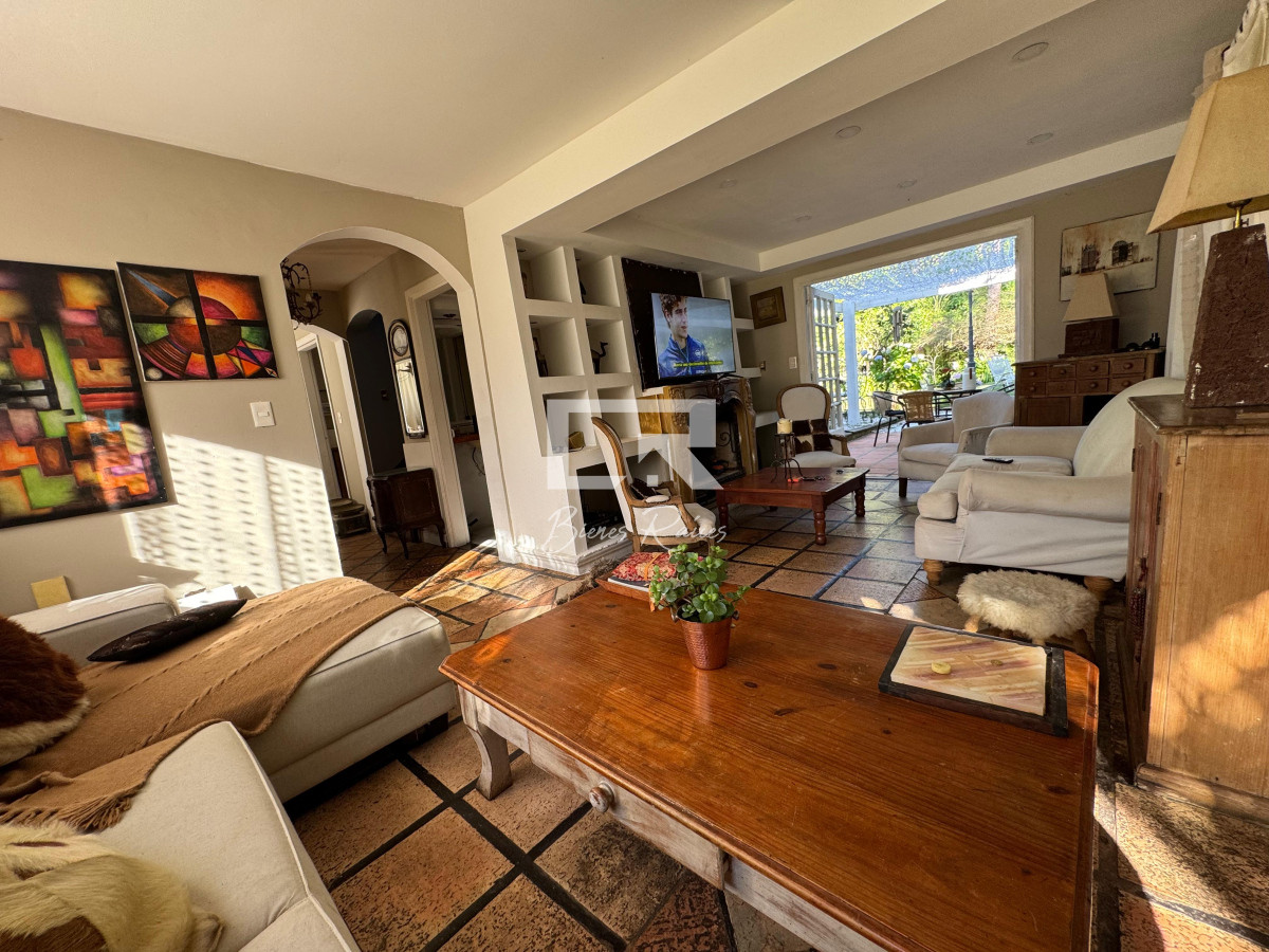 Casa ID.851 - Casa 4 dormitorios en venta y alquiler