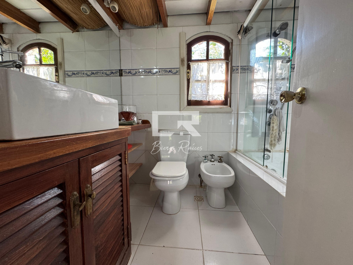 Casa ID.851 - Casa 4 dormitorios en venta y alquiler