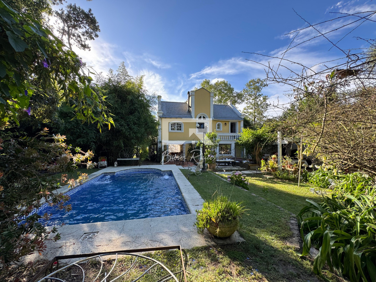 Casa ID.851 - Casa 4 dormitorios en venta y alquiler