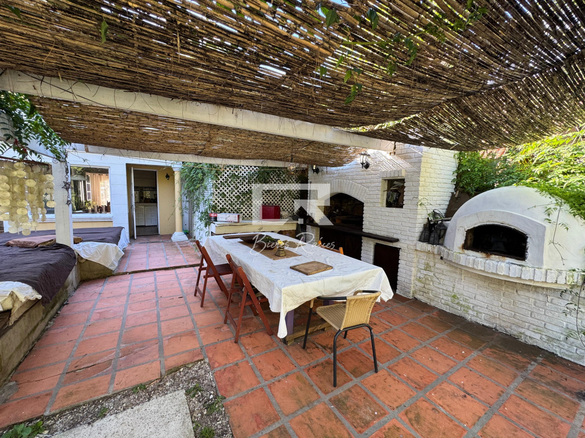 Casa ID.851 - Casa 4 dormitorios en venta y alquiler