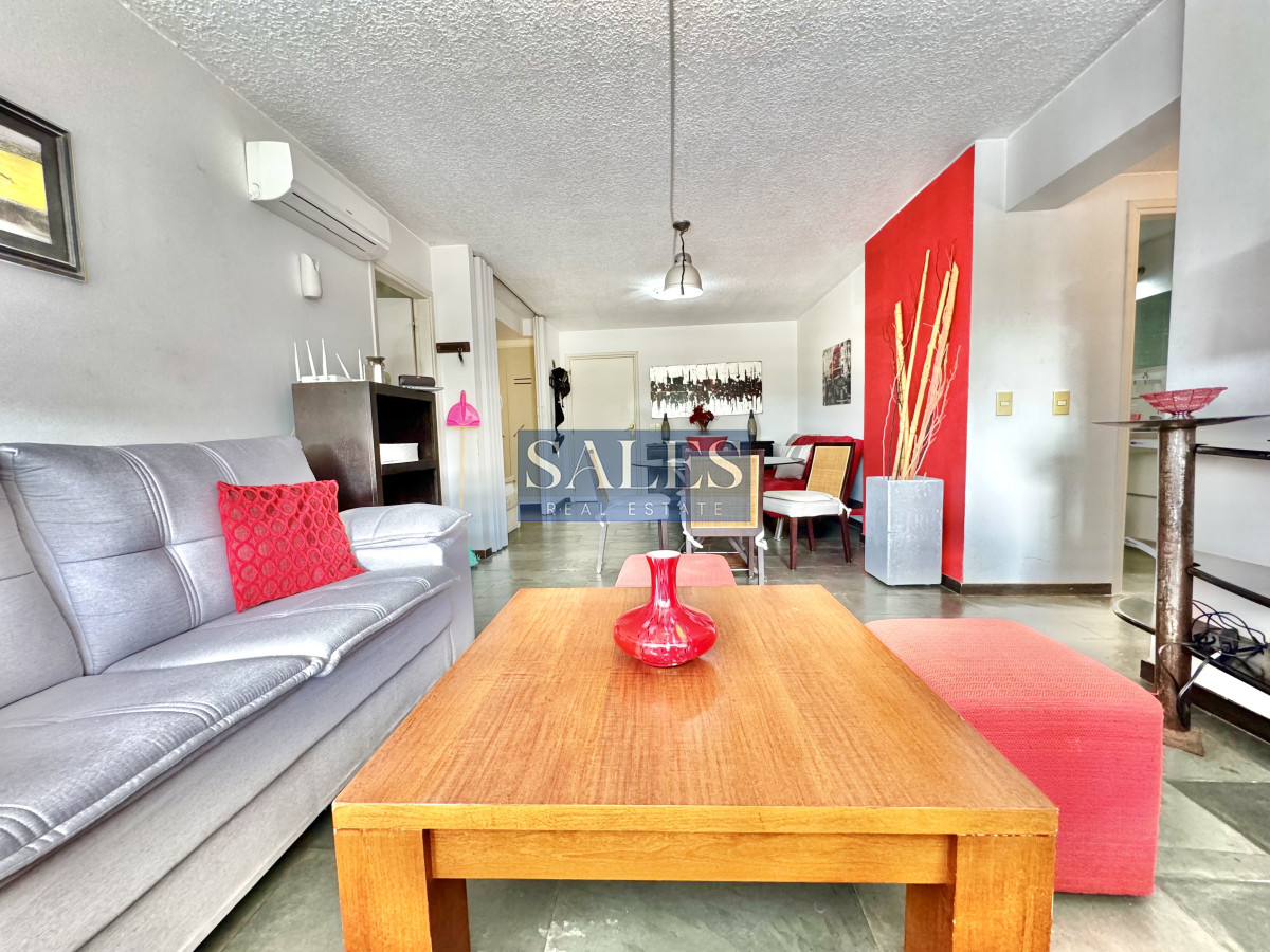 Apartamento ID.897 - Apartamento de 1 dormitorio y medio en venta sobre Av. Roosevelt