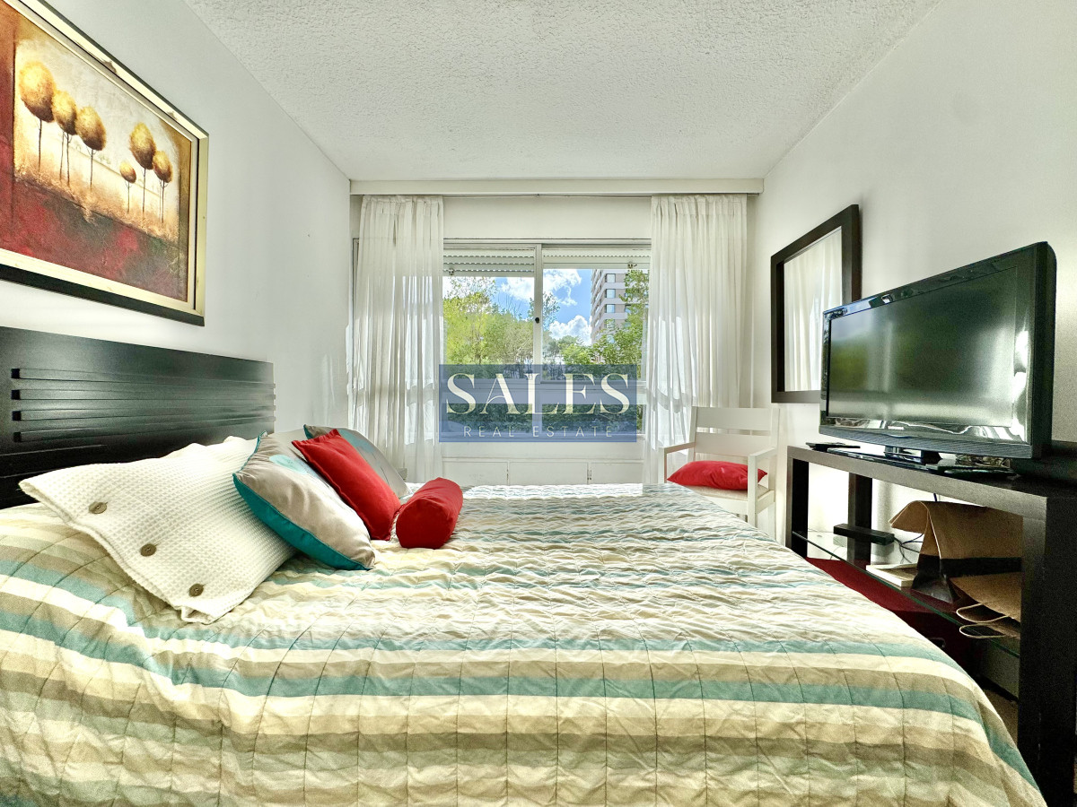 Apartamento ID.897 - Apartamento de 1 dormitorio y medio en venta sobre Av. Roosevelt