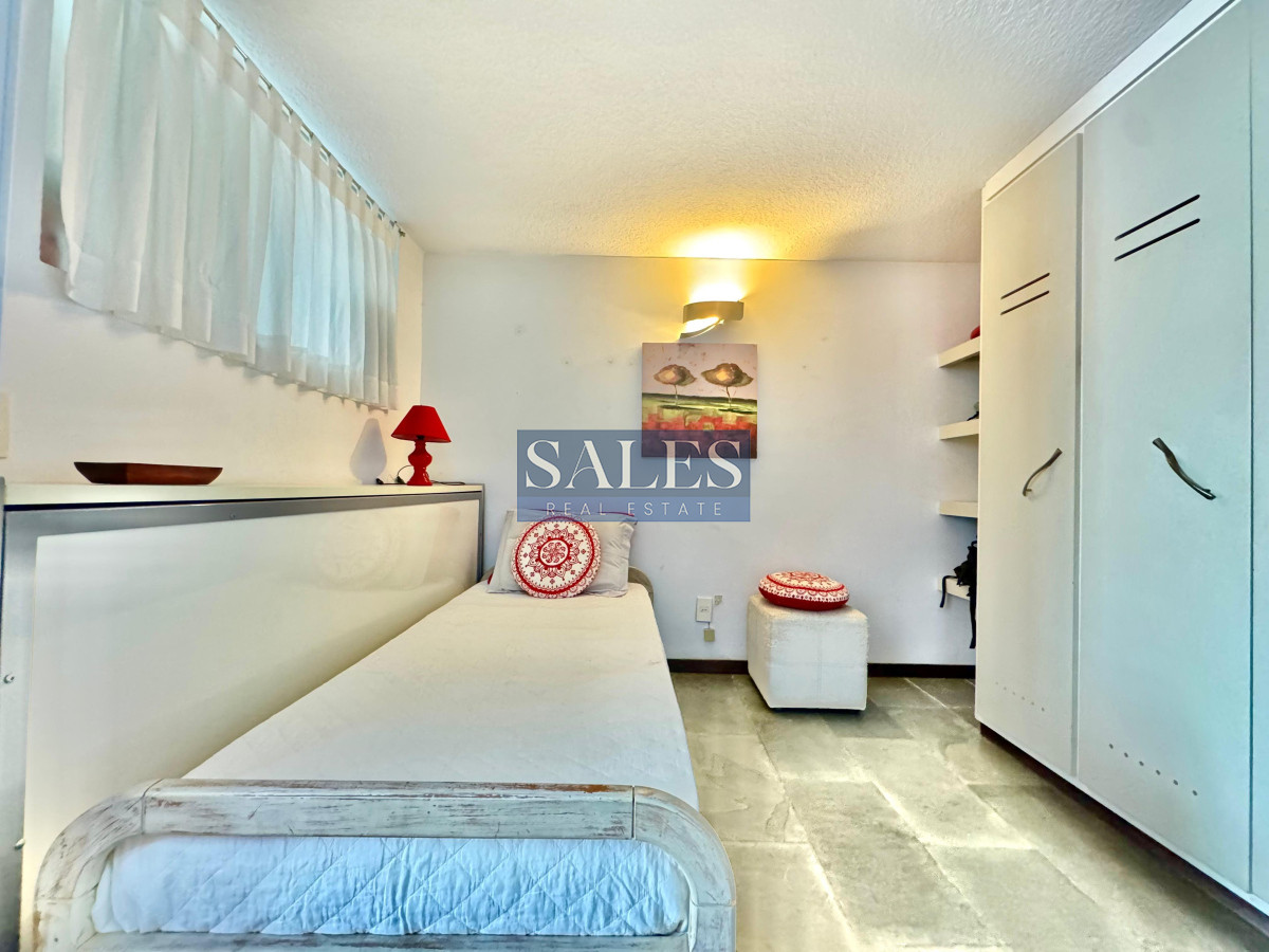 Apartamento ID.897 - Apartamento de 1 dormitorio y medio en venta sobre Av. Roosevelt