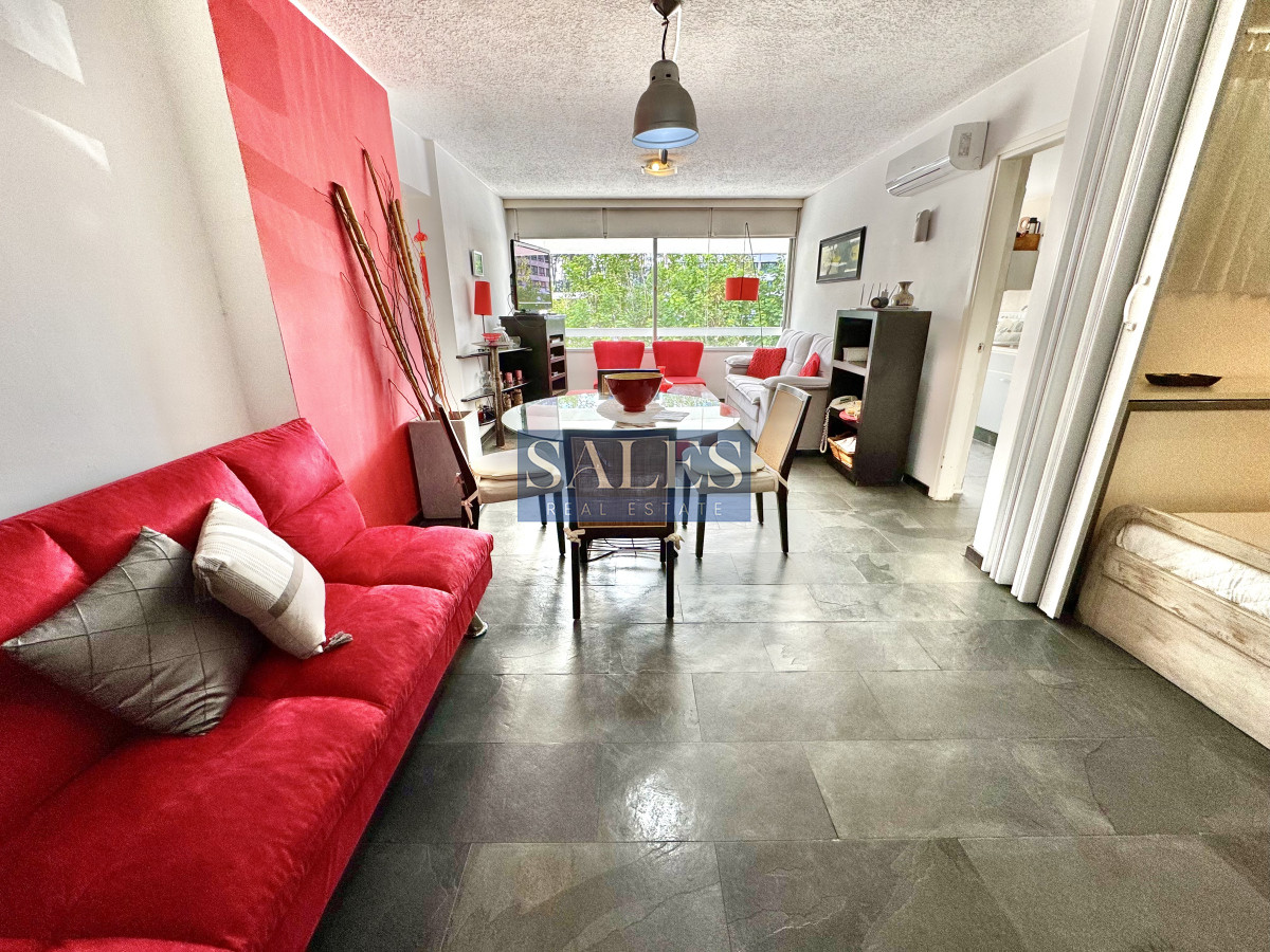 Apartamento ID.897 - Apartamento de 1 dormitorio y medio en venta sobre Av. Roosevelt