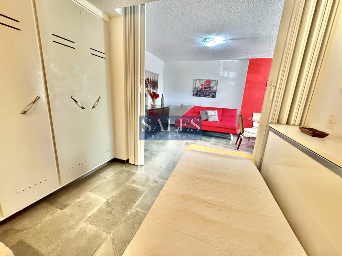 Apartamento ID.897 - Apartamento de 1 dormitorio y medio en venta sobre Av. Roosevelt