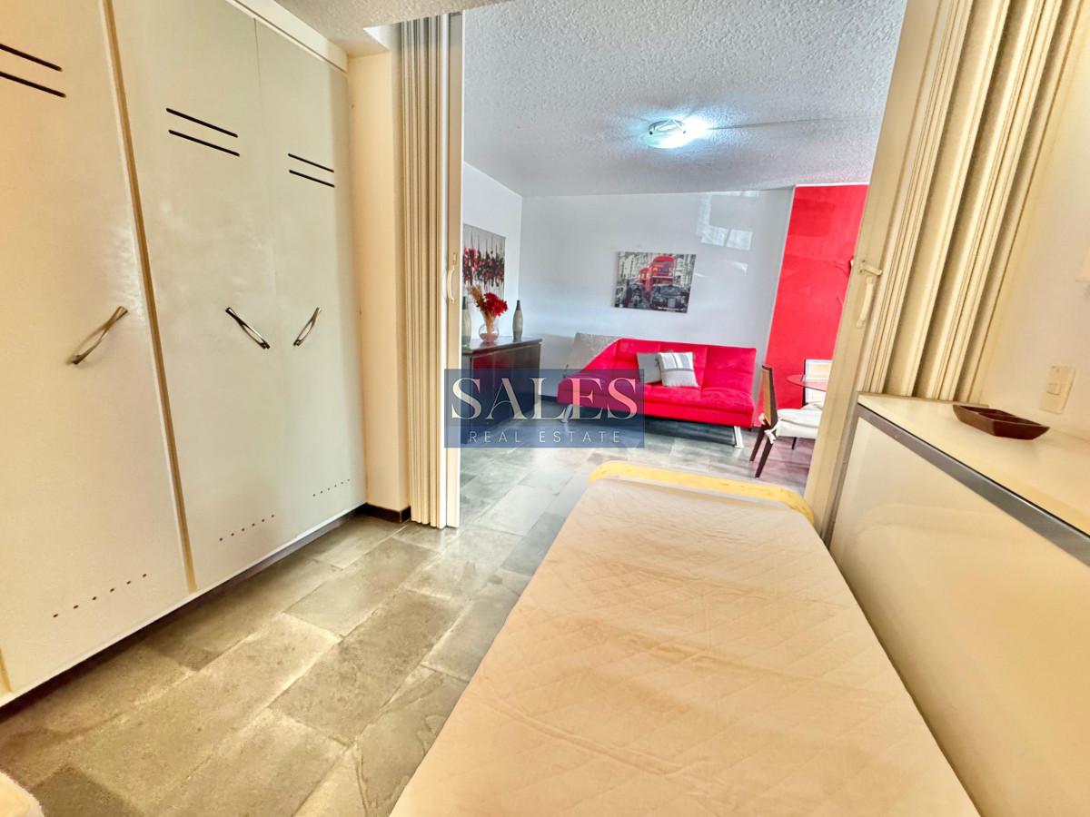Apartamento ID.897 - Apartamento de 1 dormitorio y medio en venta sobre Av. Roosevelt