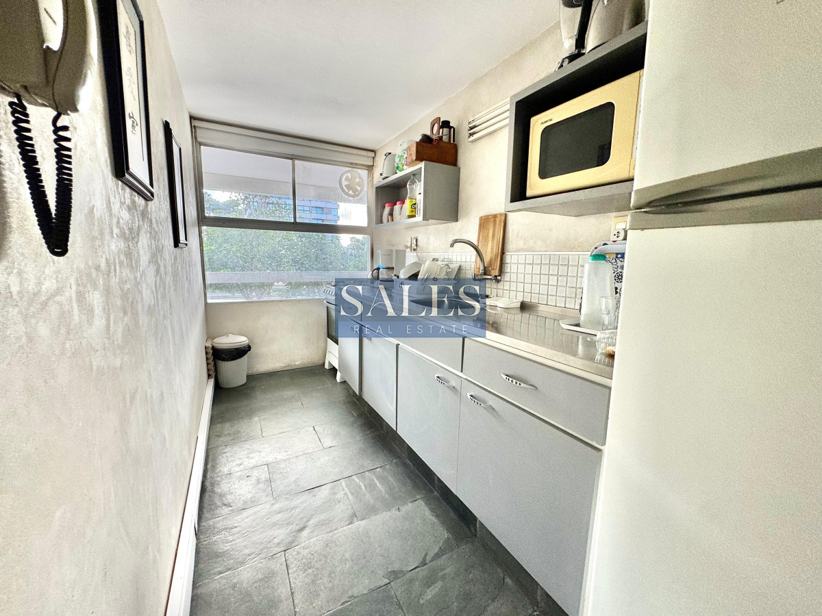 Apartamento ID.897 - Apartamento de 1 dormitorio y medio en venta sobre Av. Roosevelt