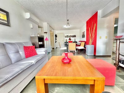 Apartamento de 1 dormitorio y medio en venta sobre Av. Roosevelt