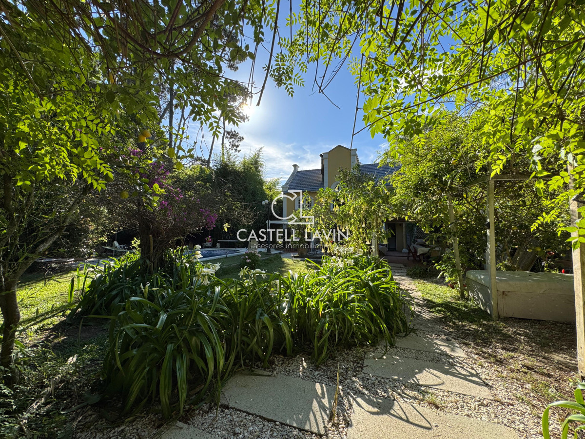 Casa ID.177 - Venta Casa 4 dormitorios Pinares Punta del Este 