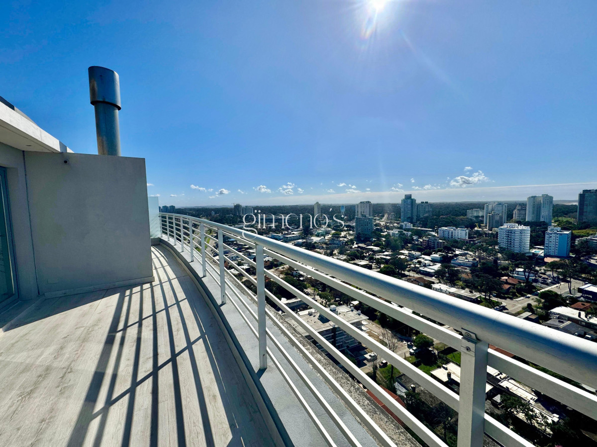 Apartamento ID.1307 - Penthouse duplex de 3 dormitorios en venta y alquiler, Punta del Este!