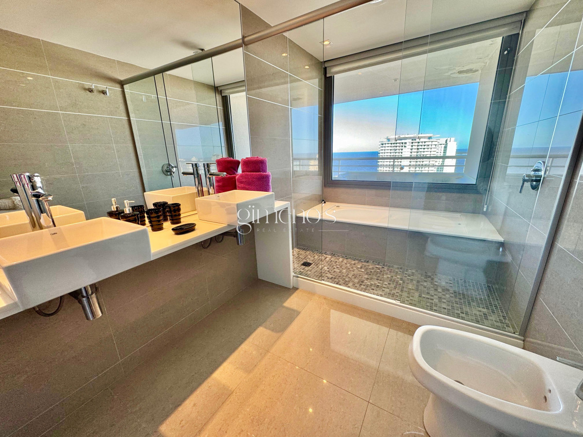 Apartamento ID.1307 - Penthouse duplex de 3 dormitorios en venta y alquiler, Punta del Este!