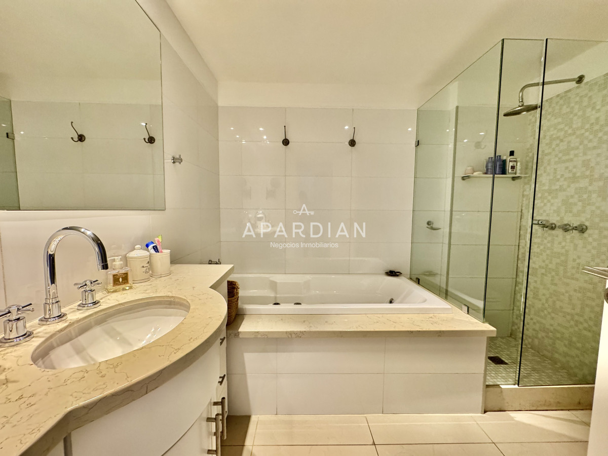 Apartamento ID.21097326 - Apartamento en venta 3 suites + dependencia frente a playa brava
