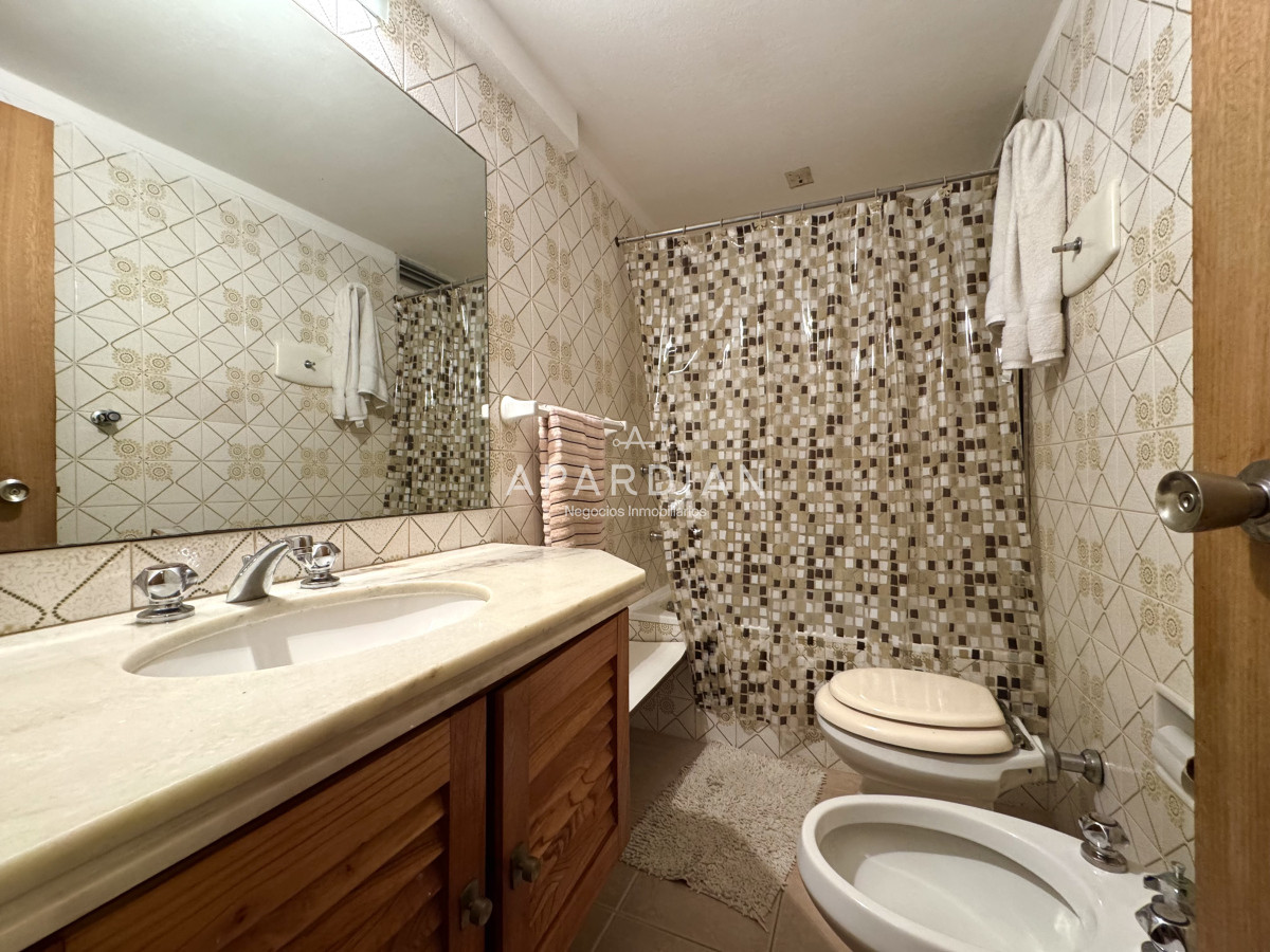 Apartamento ID.21097178 - Apartamento de 3 dormitorios en alquiler anual punta del este 