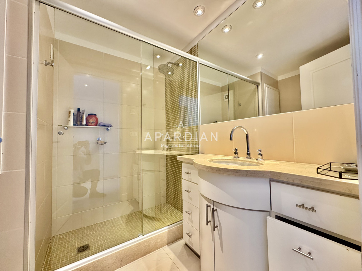 Apartamento ID.21097326 - Apartamento en venta 3 suites + dependencia frente a playa brava